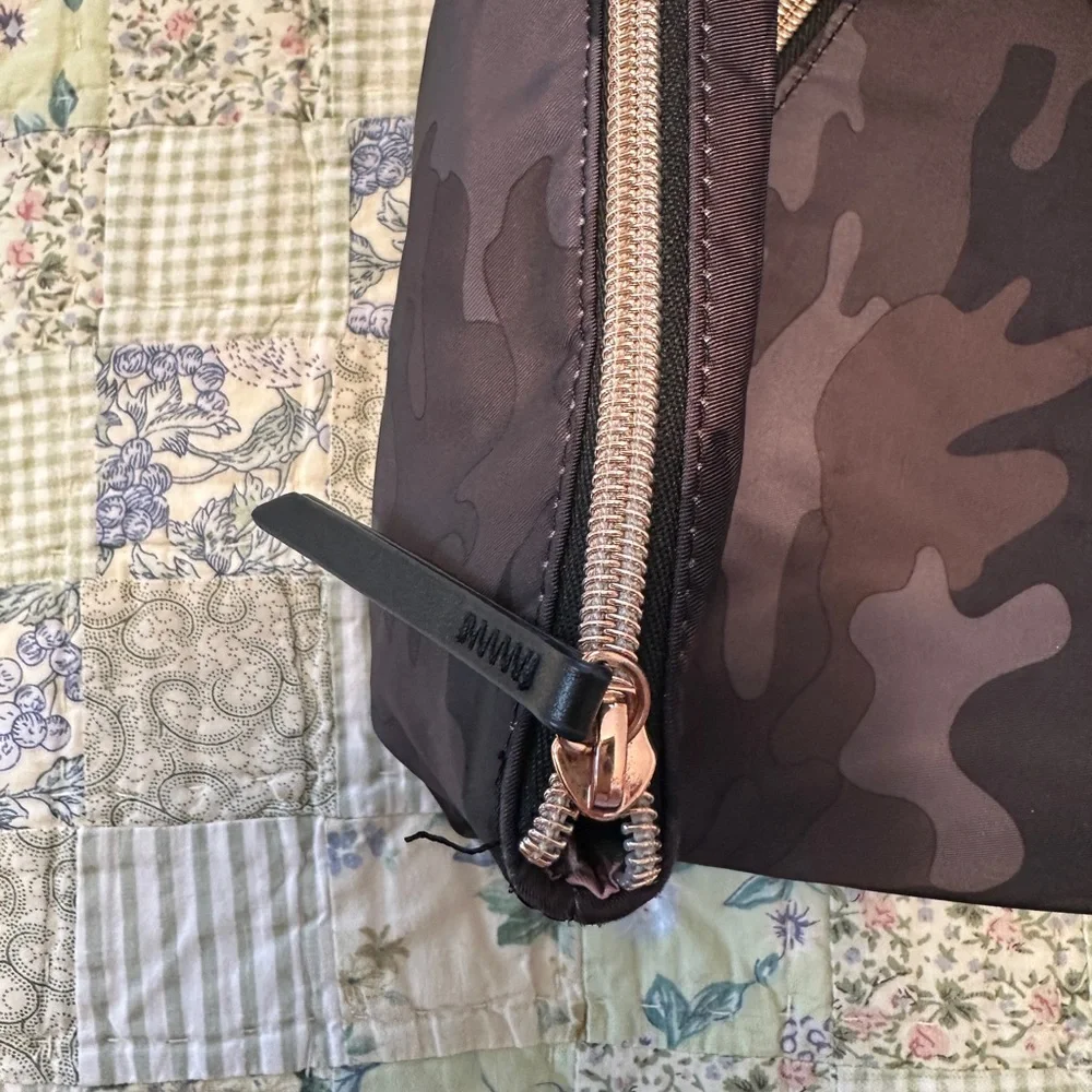 Stella & Dot Lady Boss Tote Bag- Black Camo with Rose Gold Accents - Picture 11 of 14